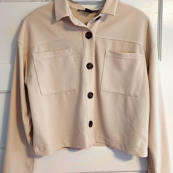 Cropped Shacket (From Suzy Shier, Colour: Beige, Size:M) - Picture 1 of 4